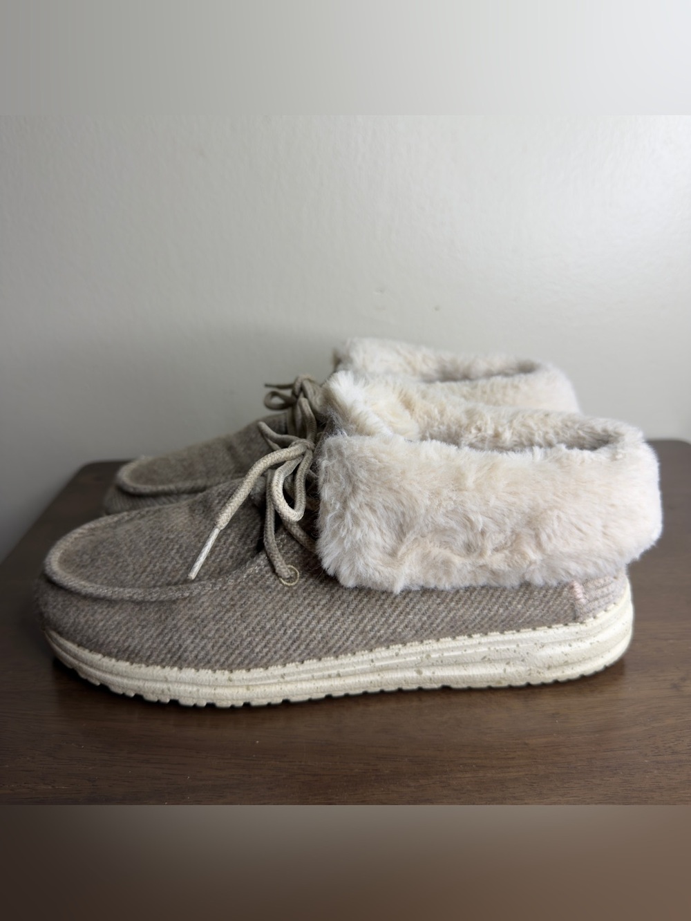 Hey Dude Britt Faux Fur Lined Light Brown Slip On Bootie Sz 7 Women’s